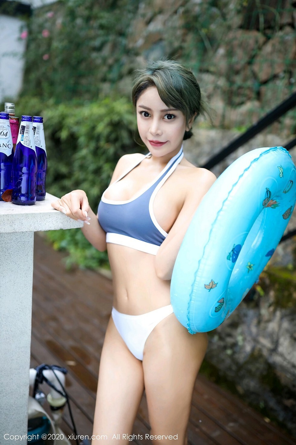 嫩模Monika九月野外泳池运动内衣秀绝佳身段完美诱惑写真