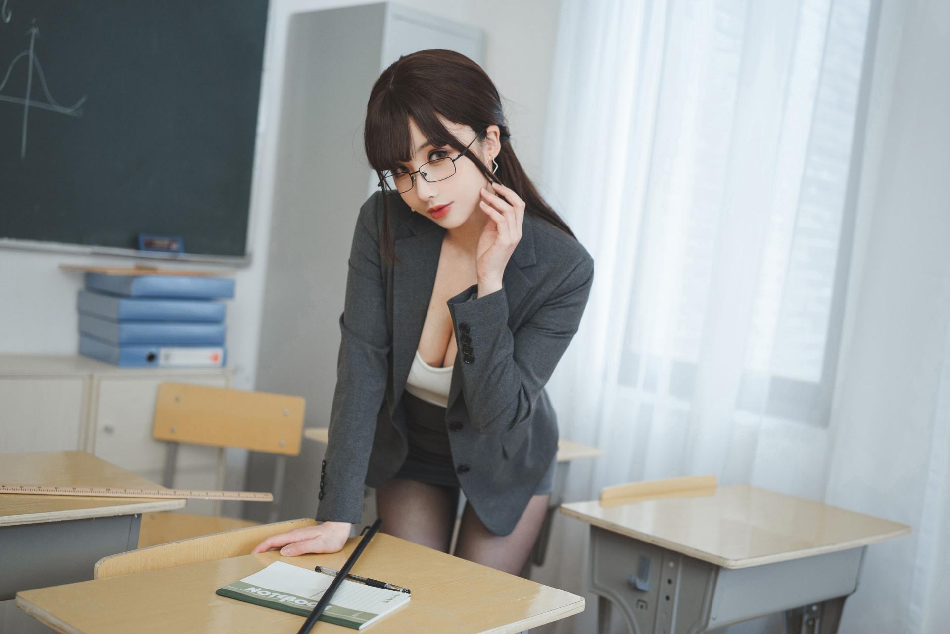 [COSPLAY]rioko凉凉子 – 奇怪的老师